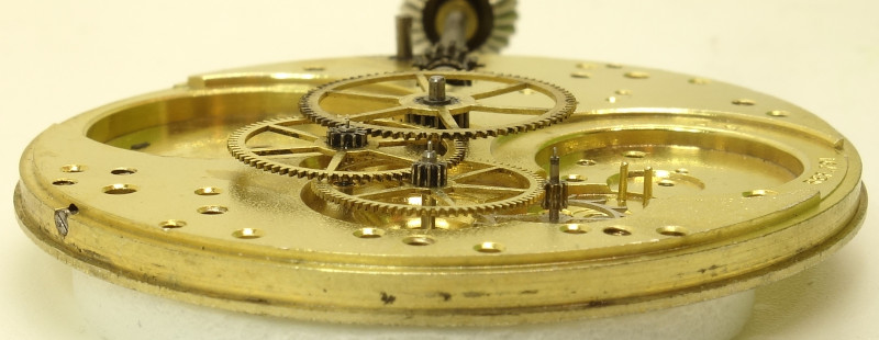 side view of the gear train Cyma 791: side view of the gear train